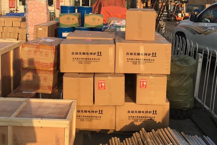  山東濰坊王總訂購的豐茂款無煙自動燒烤爐、配件等發貨中