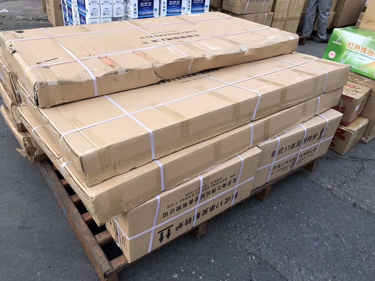 食之秀自動燒烤設(shè)備廠提供燒烤店用自動燒烤機、桌椅餐具等整店設(shè)備供應(yīng) 串越時光燒烤加盟店發(fā)貨現(xiàn)場,桌面經(jīng)過層層包裝