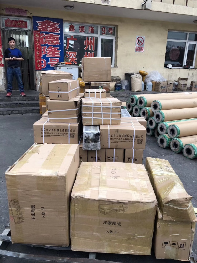 食之秀自動燒烤設備廠提供燒烤店用自動燒烤機、桌椅餐具等整店設備供應 串越時光燒烤加盟店發貨現場