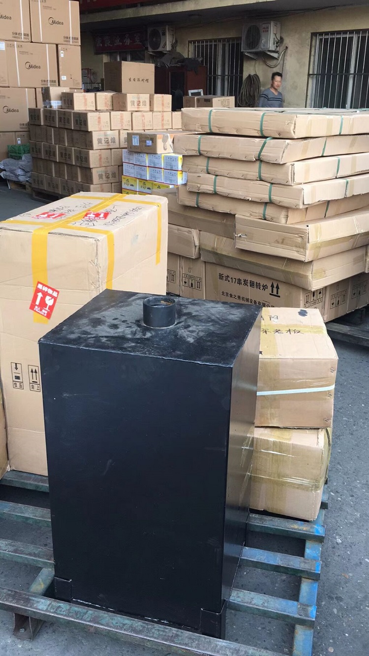 食之秀自動燒烤設備廠提供燒烤店用自動燒烤機、桌椅餐具等整店設備供應 串越時光給遼寧朝陽宋老板發貨現場