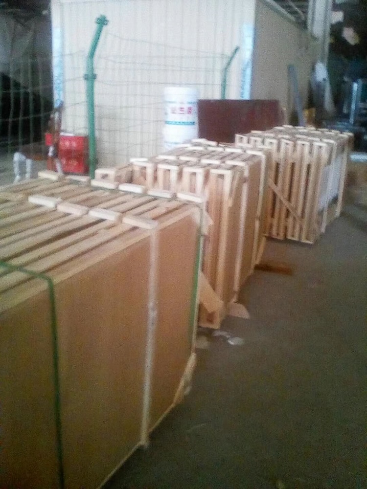 食之秀自動燒烤設備廠提供燒烤店用自動燒烤機、桌椅餐具等整店設備供應 串越時光給安徽亳州張老板發貨現場