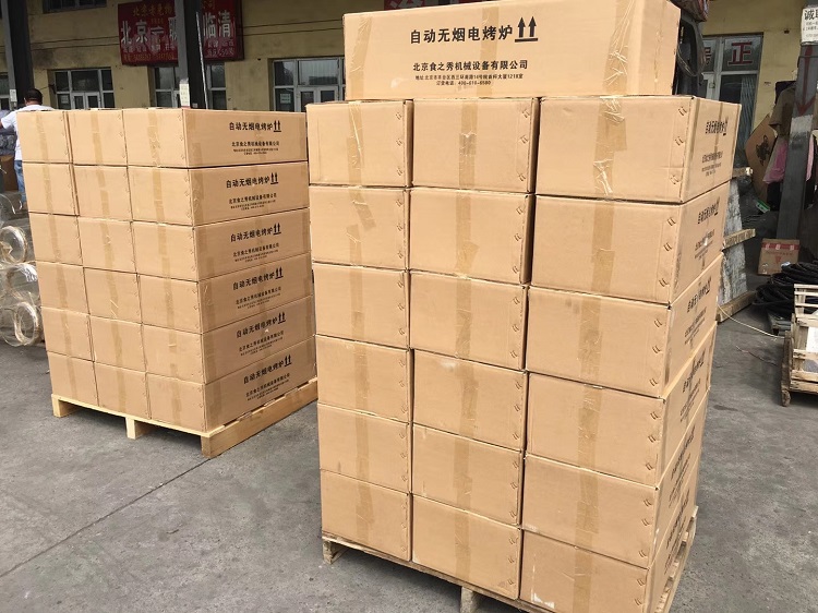 食之秀自動(dòng)燒烤設(shè)備廠提供燒烤店用自動(dòng)燒烤機(jī)、桌椅餐具等整店設(shè)備供應(yīng) 串越時(shí)光燒烤加盟店發(fā)貨現(xiàn)場(chǎng)