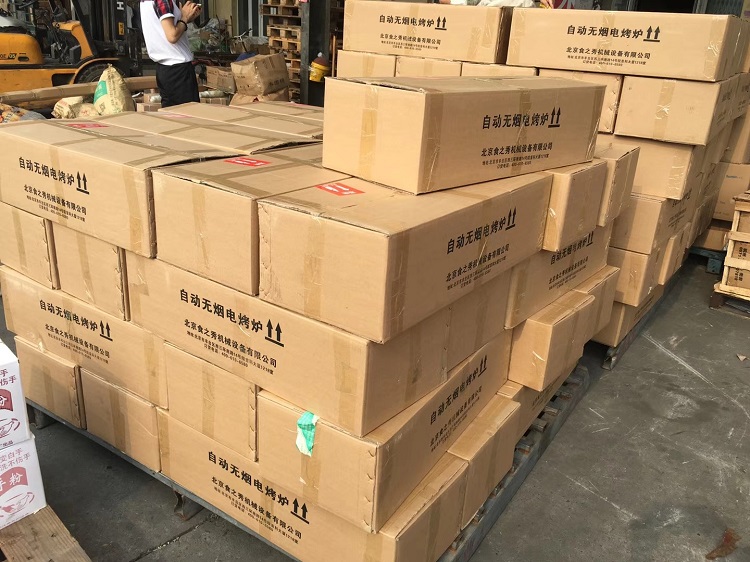 食之秀自動(dòng)燒烤設(shè)備廠提供燒烤店用自動(dòng)燒烤機(jī)、桌椅餐具等整店設(shè)備供應(yīng) 串越時(shí)光燒烤加盟店發(fā)貨現(xiàn)場(chǎng)