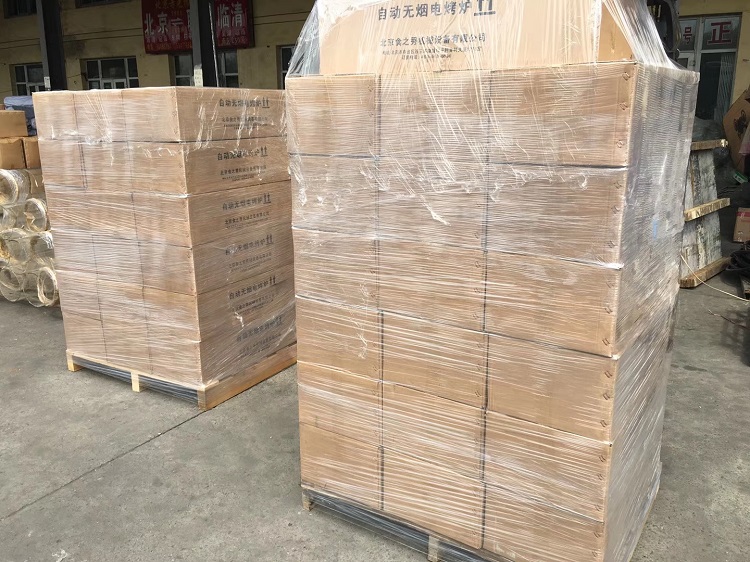 食之秀自動(dòng)燒烤設(shè)備廠提供燒烤店用自動(dòng)燒烤機(jī)、桌椅餐具等整店設(shè)備供應(yīng) 串越時(shí)光燒烤加盟店發(fā)貨現(xiàn)場(chǎng)