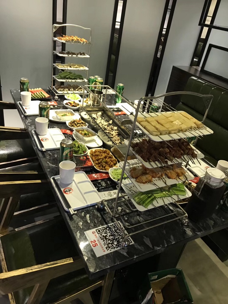 食之秀自動燒烤設備廠提供燒烤店用自動燒烤機、桌椅餐具等整店設備供應