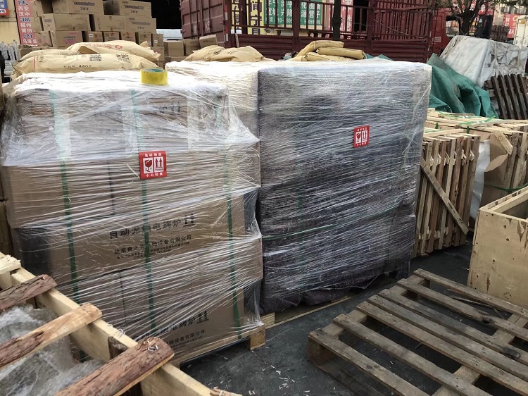 食之秀自動(dòng)燒烤設(shè)備廠提供燒烤店用自動(dòng)燒烤機(jī)、桌椅餐具等整店設(shè)備供應(yīng) 串越時(shí)光燒烤加盟店為英國客戶DUKE定做的電熱自動(dòng)燒烤爐配大理石燒烤桌裝車發(fā)貨中