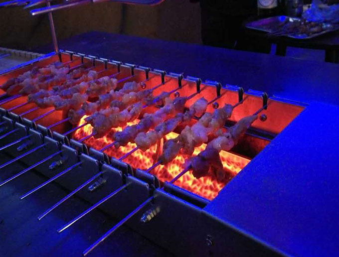 串越時光為江蘇吳老板定做的32套不銹鋼燒烤桌配無煙電烤爐已發貨