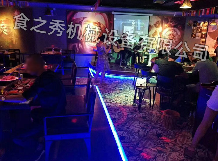 食之秀自動燒烤設(shè)備廠提供燒烤店用自動燒烤機、桌椅餐具等整店設(shè)備供應(yīng) 食之秀自動燒烤設(shè)備廠提供燒烤店用自動燒烤機、桌椅餐具等整店設(shè)備供應(yīng)