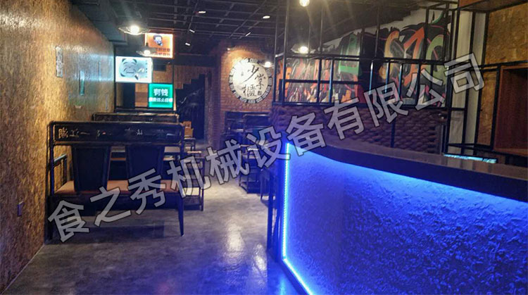 食之秀自動燒烤設備廠提供燒烤店用自動燒烤機、桌椅餐具等整店設備供應