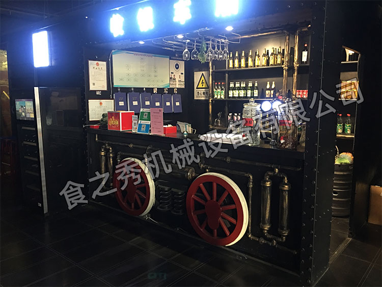 食之秀自動燒烤設備廠提供燒烤店用自動燒烤機、桌椅餐具等整店設備供應