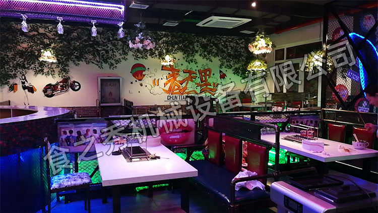 食之秀自動(dòng)燒烤設(shè)備廠提供燒烤店用自動(dòng)燒烤機(jī)、桌椅餐具等整店設(shè)備供應(yīng)