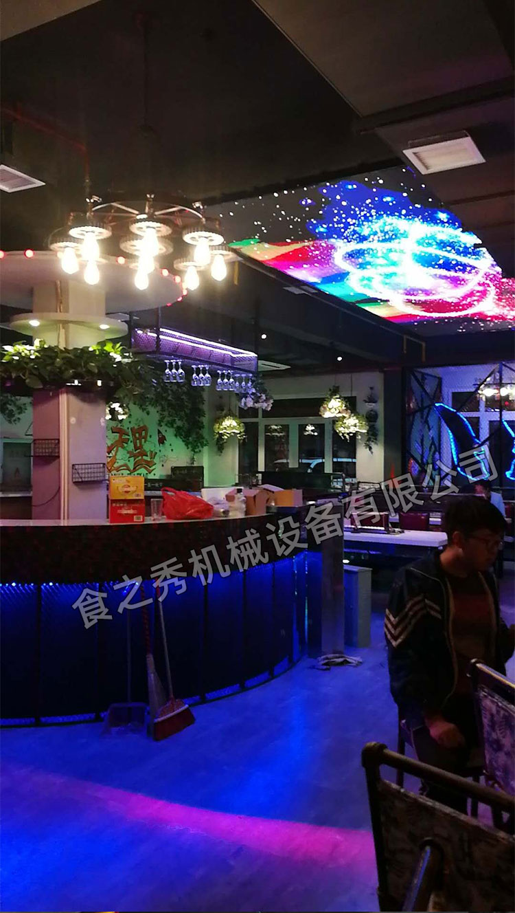 食之秀自動(dòng)燒烤設(shè)備廠提供燒烤店用自動(dòng)燒烤機(jī)、桌椅餐具等整店設(shè)備供應(yīng)