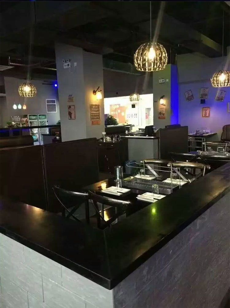 食之秀自動(dòng)燒烤設(shè)備廠提供燒烤店用自動(dòng)燒烤機(jī)、桌椅餐具等整店設(shè)備供應(yīng)
