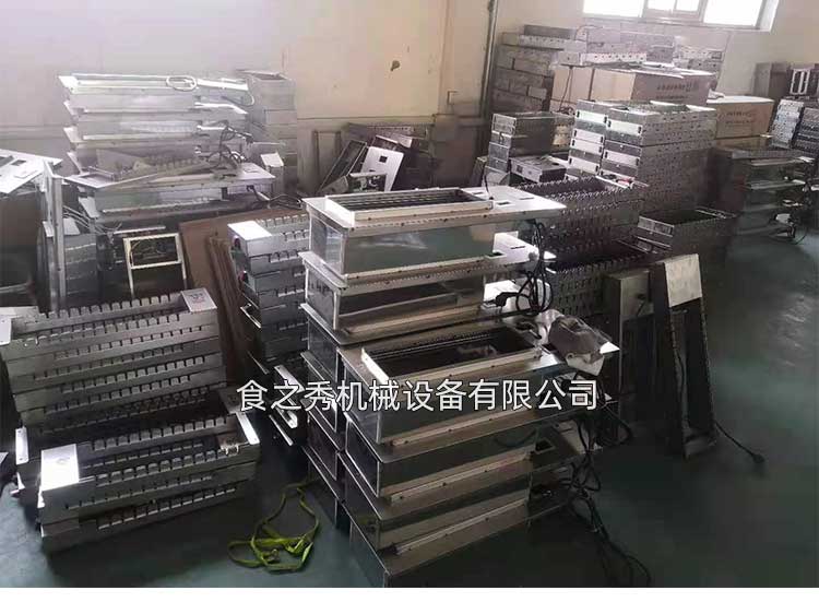  串越時光燒烤加盟店桌椅生產車間展示